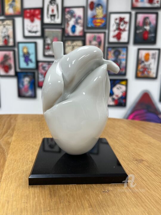Sculpture titled "WHITE HEART" by Cobo, Original Artwork, Resin