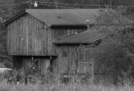 Photographie intitulée "Barn House" par Connie M., Œuvre d'art originale