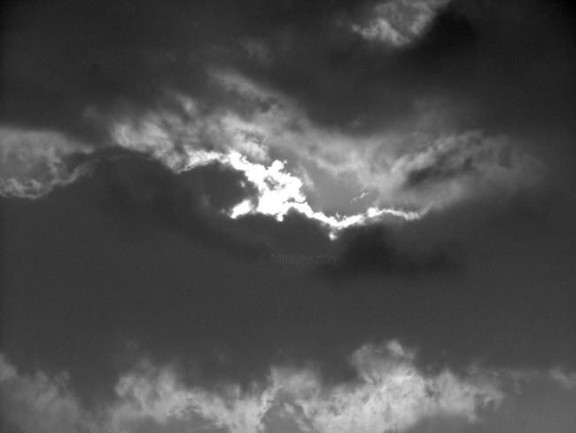 Photographie intitulée "Sunday Clouds" par Connie M., Œuvre d'art originale