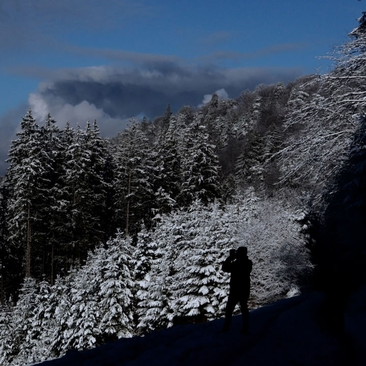 Fotografie mit dem Titel "Hiker in the Black…" von Constantin Ungureanu (CU58DE), Original-Kunstwerk, Digitale Fotografie
