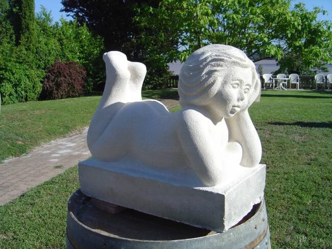 Escultura titulada "L'ENFANT" por Coralie Quincey, Obra de arte original, Piedra