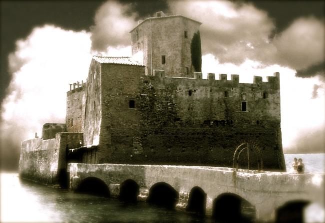 Fotografie getiteld "Torre Astura" door Cosimo Antonicelli, Origineel Kunstwerk