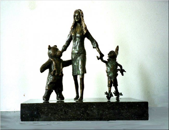 Скульптура под названием "Kiki with fairy chi…" - N.C.J. Stam, Подлинное произведение искусства, Литьё