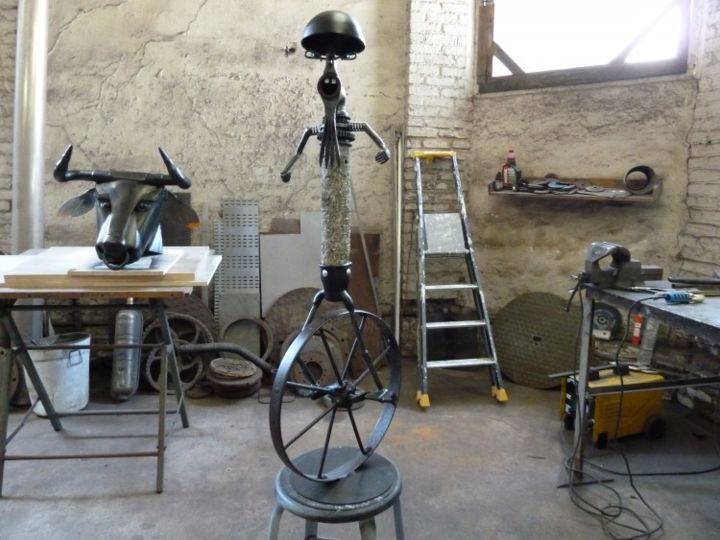 Sculpture titled "chinois à vélo" by Pab, Original Artwork