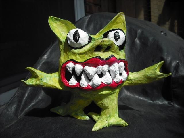 Sculpture intitulée "monster" par Shawn Mackniak, Œuvre d'art originale, Papier