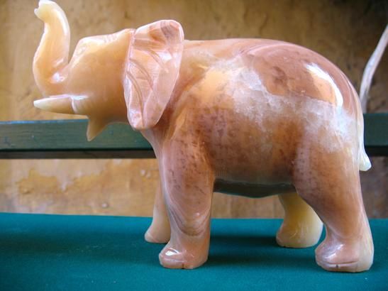 Sculpture intitulée "elefante" par Crescencio Cuéllar, Œuvre d'art originale, Pierre
