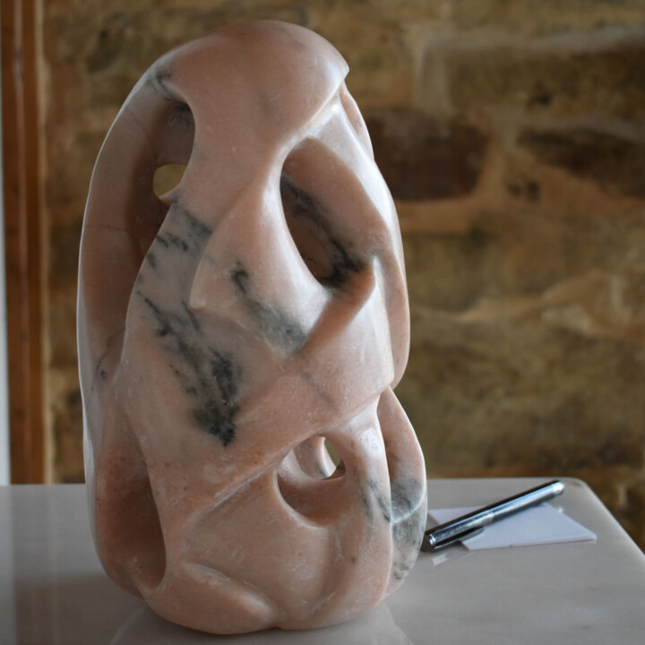 Sculpture titled "Dilucidar" by Rommel Cristina, Original Artwork, Stone