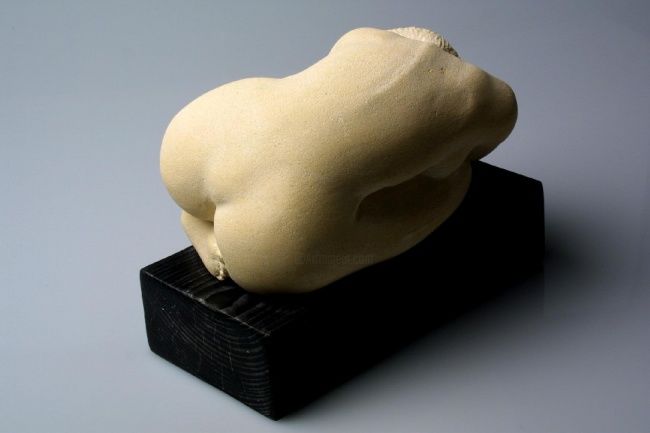 Sculpture titled "Pena d'amore" by Cristina Carusi, Original Artwork, Stone