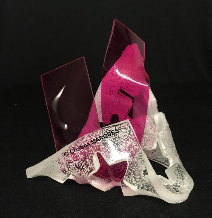 Sculpture titled "Estrella Fuchsia" by Cristina Marquès, Original Artwork, Plastic