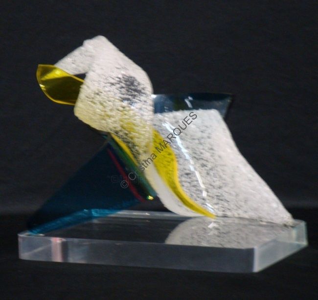 「The Bird」というタイトルの彫刻 Cristina Marquèsによって, オリジナルのアートワーク, プラスチック