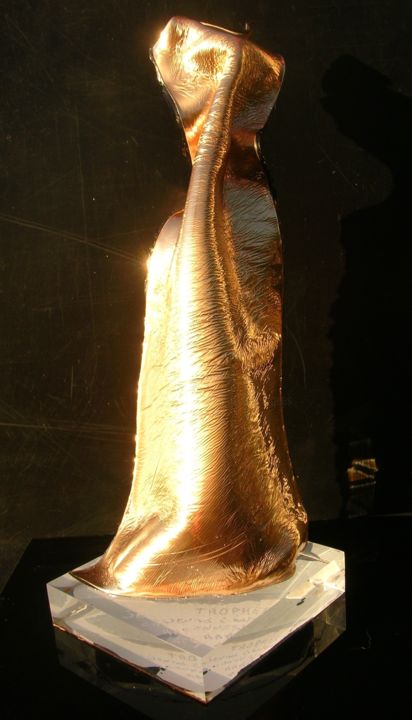 Sculpture titled "Tenue de Soirée" by Cristina Marquès, Original Artwork, Objects