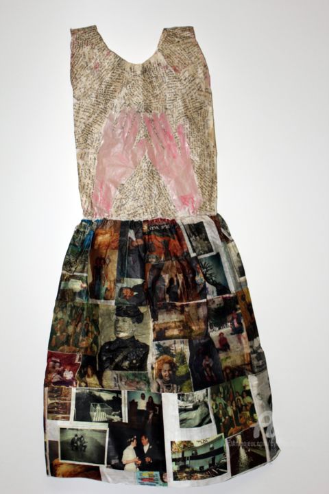 Aufbau mit dem Titel ""identity-dress" Cy…" von Cynthia Fusillo, Original-Kunstwerk