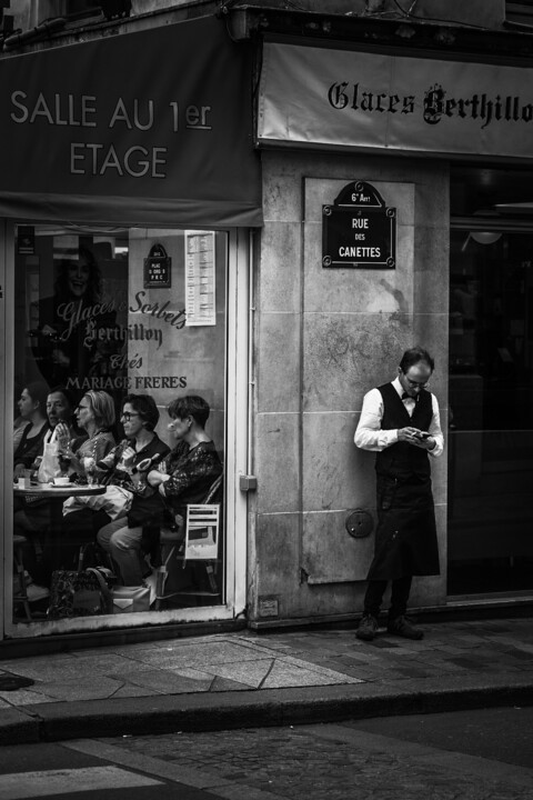 Fotografie getiteld "Garçon se café" door Dacko Photography, Origineel Kunstwerk, Digitale fotografie