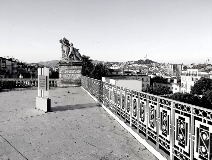 Fotografia zatytułowany „Marseille, esplanad…” autorstwa Dam Domido, Oryginalna praca, Fotografia cyfrowa