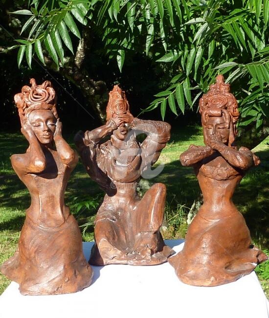 Sculpture titled "les 3 sages" by Damian Tirado, Original Artwork, Terra cotta