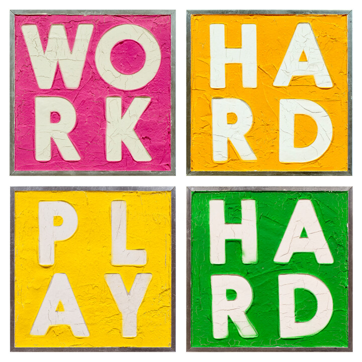 Skulptur mit dem Titel "WORK HARD PLAY HARD" von Dangerous Minds Artists, Original-Kunstwerk, Skulptur