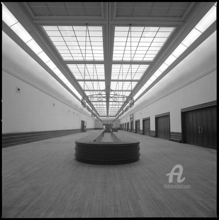 Fotografie getiteld "Salle des pas perdus" door Daniel Sohier, Origineel Kunstwerk, Film fotografie Gemonteerd op Aluminium