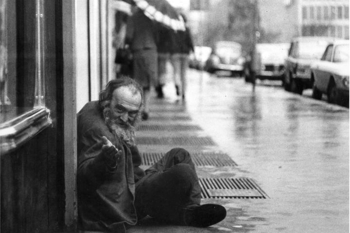 Fotografia intitolato "L' ELEMOSINA" da Antonio De Angelis, Opera d'arte originale, fotografia a pellicola