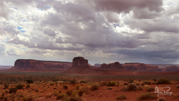 Photography titled "MONUMENT VALLEY 8" by Alain Revy, Original Artwork