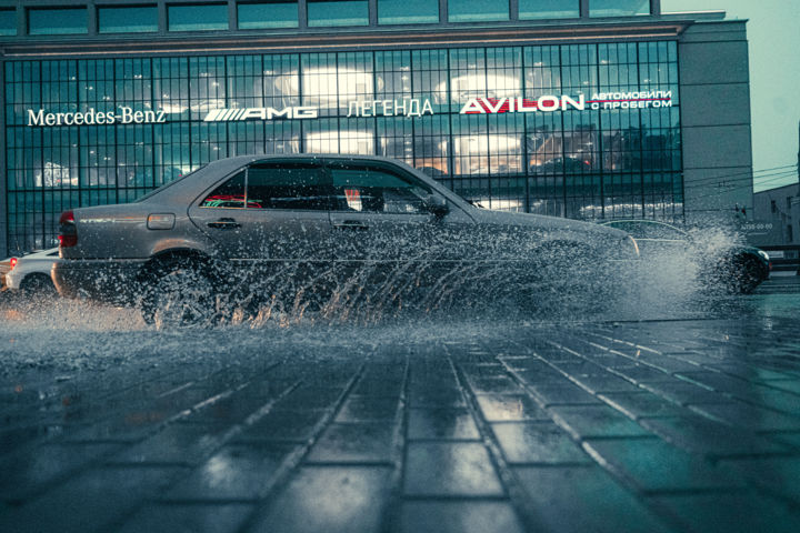 Fotografie mit dem Titel "MOSCOW Rain" von Daniil Ivanov, Original-Kunstwerk, Manipulierte Fotografie