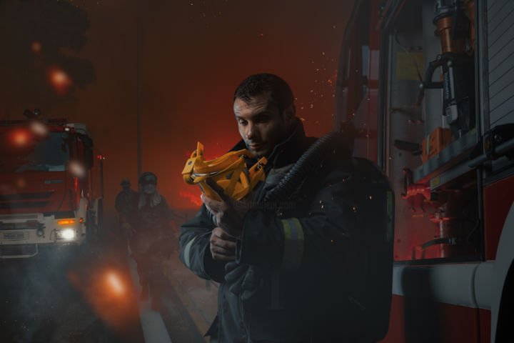 Фотография под названием "Firefighter" - Daniil Ivanov, Подлинное произведение искусства, Манипулированная фотография