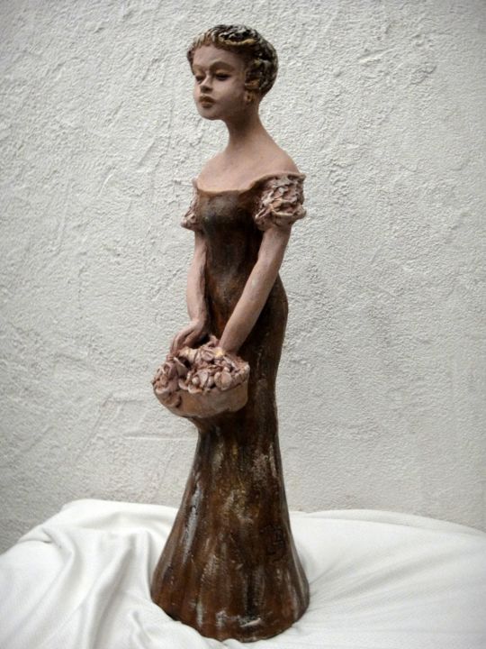 Sculpture titled "dame au panier de f…" by Danielle Benotto, Original Artwork, Terra cotta