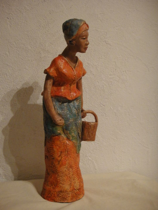 Sculpture titled "Isia" by Danielle Benotto, Original Artwork, Terra cotta