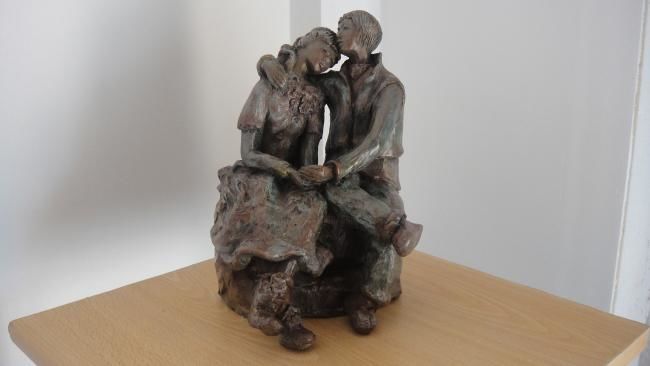 Escultura titulada "Les amoureux" por Danielle Benotto, Obra de arte original, Terracota