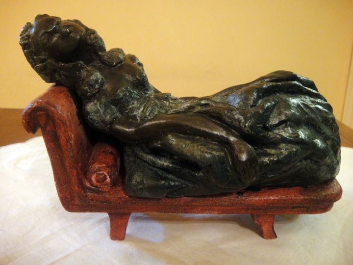 Scultura intitolato "La belle endormie" da Danielle Benotto, Opera d'arte originale, Terracotta
