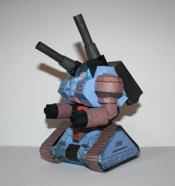 「papercraft guntank」というタイトルの彫刻 David Peyrouによって, オリジナルのアートワーク