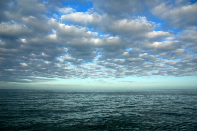 Photographie intitulée "Entre ciel et mer" par David Tourquetil, Œuvre d'art originale