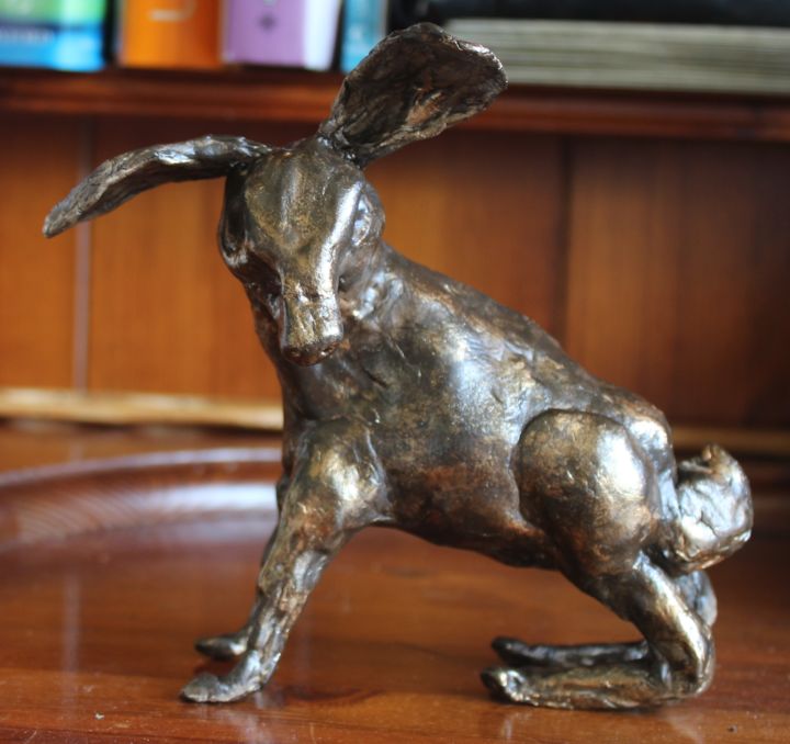 Rzeźba zatytułowany „Hare 1” autorstwa Deborah Pain, Oryginalna praca, Glina