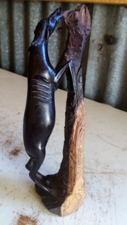 Sculpture intitulée "Ebony gazzele feedi…" par Obed Omwange, Œuvre d'art originale, Bois