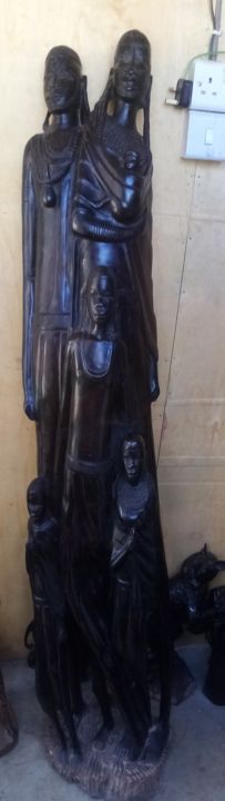 「Maasai family tree…」というタイトルの彫刻 Obed Omwangeによって, オリジナルのアートワーク, ウッド