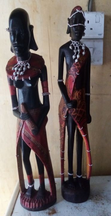 Rzeźba zatytułowany „Mahogany maasai cou…” autorstwa Obed Omwange, Oryginalna praca, Drewno