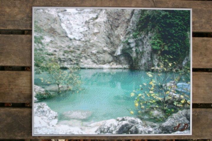 「Fontaine de Vaucluse」というタイトルの彫刻 Atelier Broderie Debroasによって, オリジナルのアートワーク