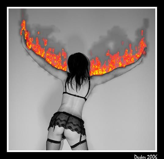 Photographie intitulée "She is on fire" par Alvaro Villa Emperador, Œuvre d'art originale