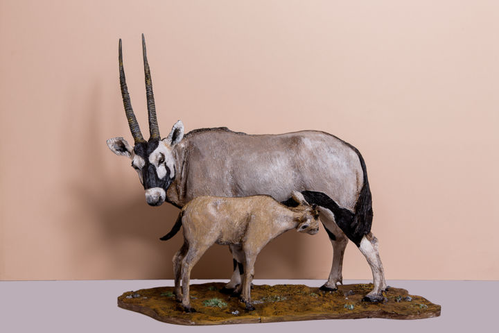 Sculptuur getiteld "ORYX ET SON PETIT" door Christian Duvette Sculpteur Animalier, Origineel Kunstwerk, Hars