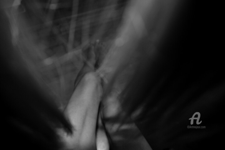 Photographie intitulée "sous un léger voile…" par Delphine Vigoureux, Œuvre d'art originale, Photographie non manipulée