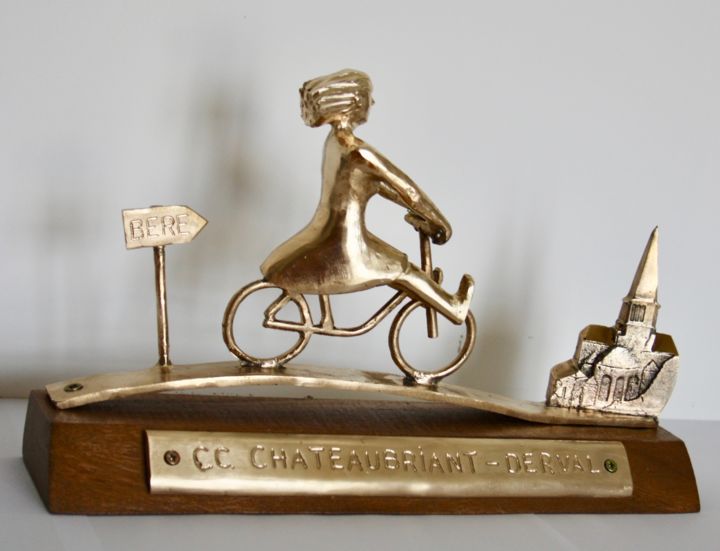 Sculpture titled "trophée "allons-y à…" by Denis Thebaudeau, Original Artwork, Metals