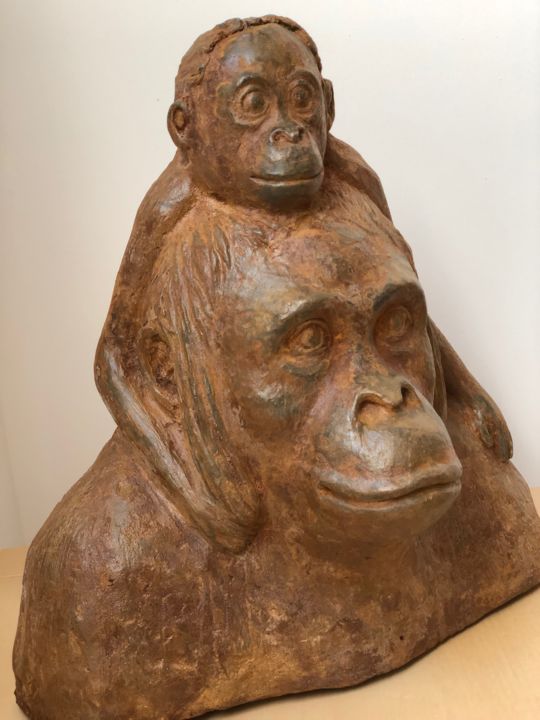 Sculpture intitulée "maman Orang outan e…" par Denis Thebaudeau, Œuvre d'art originale, Bronze