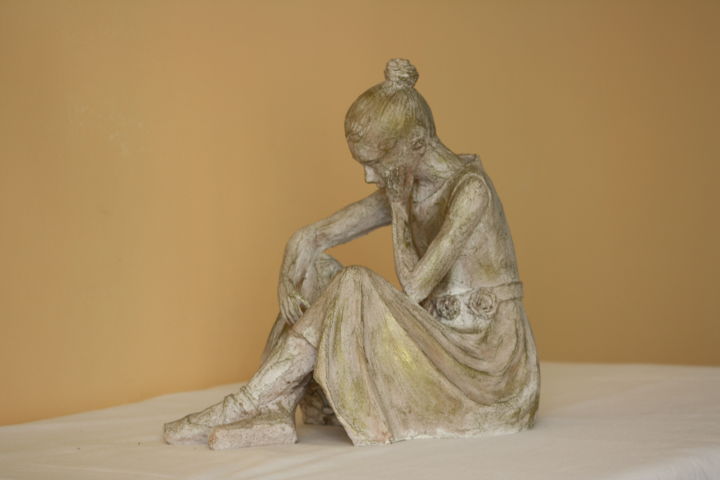 Skulptur mit dem Titel "petite princesse" von Denis Thebaudeau, Original-Kunstwerk, Terra cotta