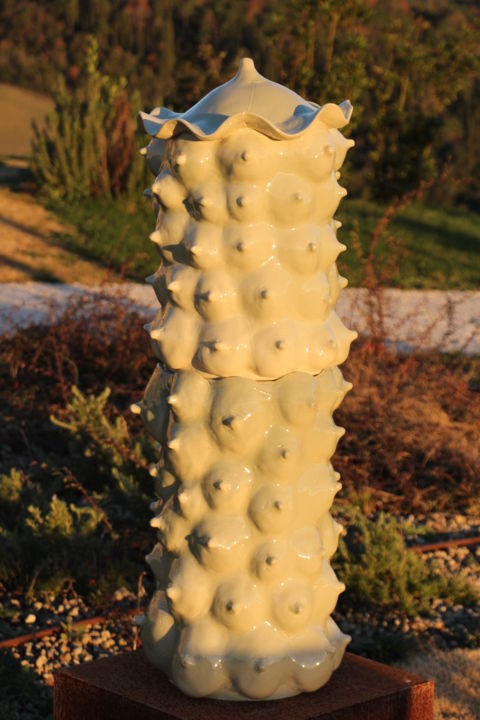 Sculpture titled "TOTEM DE SEINS" by Stéphane Desmaris, Original Artwork, Ceramics