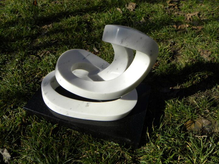 Skulptur mit dem Titel "Infinity" von Djuracp, Original-Kunstwerk, Stein