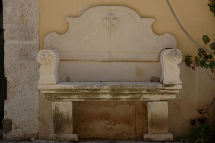 Fotografie getiteld "2. marble seat" door Doen, Origineel Kunstwerk, Digitale fotografie