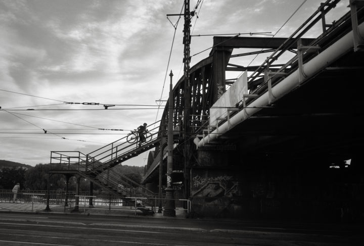 Fotografie mit dem Titel "Crosswalk" von Domenico Guddo, Original-Kunstwerk