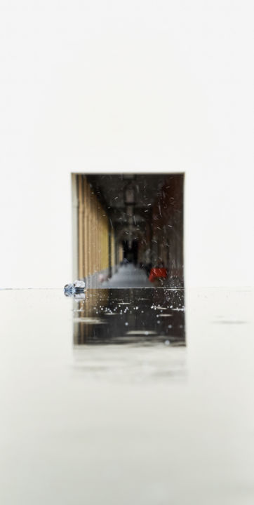 Fotografia intitolato "Il tavolino rosso" da Domenico Guddo, Opera d'arte originale, Fotografia digitale