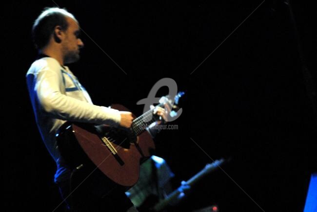 Photographie intitulée "OURS le chanteur" par Dominick, Œuvre d'art originale