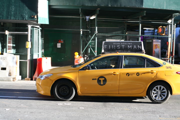 Photographie intitulée "Voiture taxi" par Dominique Goujard, Œuvre d'art originale