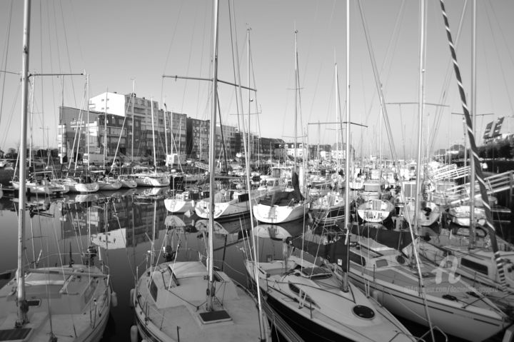 Photographie intitulée "3393 Port de Course…" par Dominique Goujard, Œuvre d'art originale, Photographie numérique